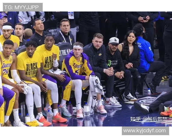 文森特解析与首发默契之道聚焦防守与组织为东契奇和里夫斯开辟空间