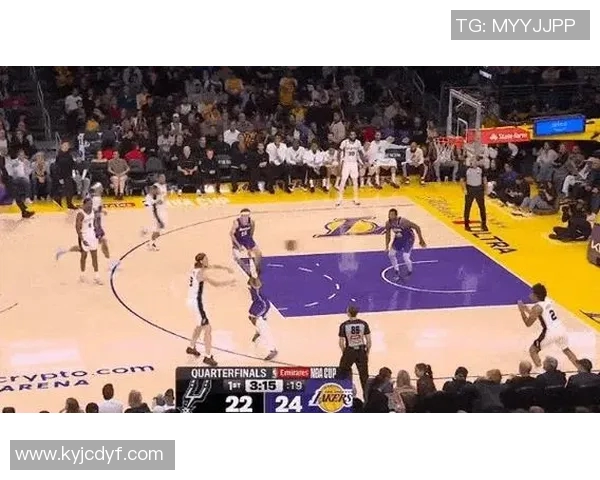 湖人失误频繁如被抄截马刺利用转换进攻给予惩罚