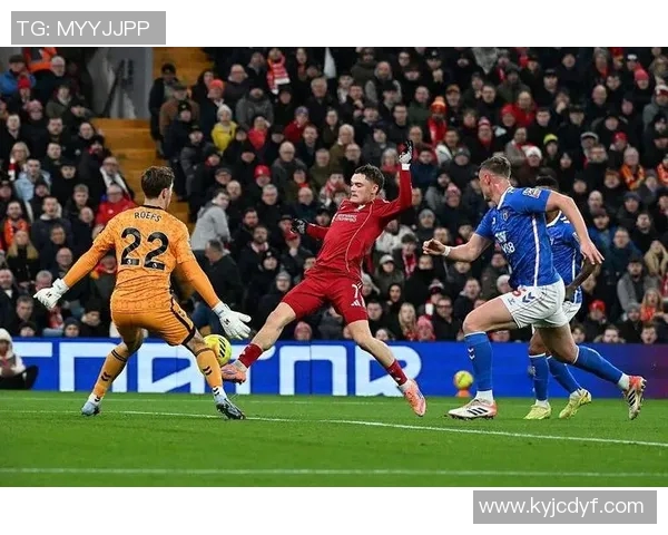 维尔茨精准助攻被加克波失误破坏赛场瞬间引发热议