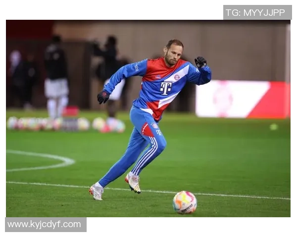 外媒曝光拜仁2627赛季客场球衣设计白色主色调EV队徽重返引发关注